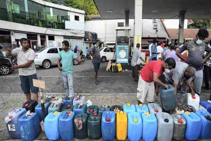 उधारी में घी पीने का नतीजा : श्रीलंका का आर्थिक संकट